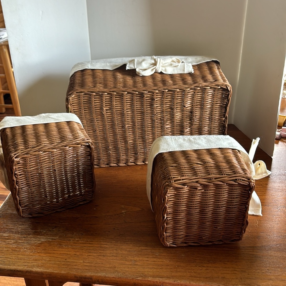 1990’s nesting set of 3 brown wicker with linen look liners storage baskets - Picture 4 of 11